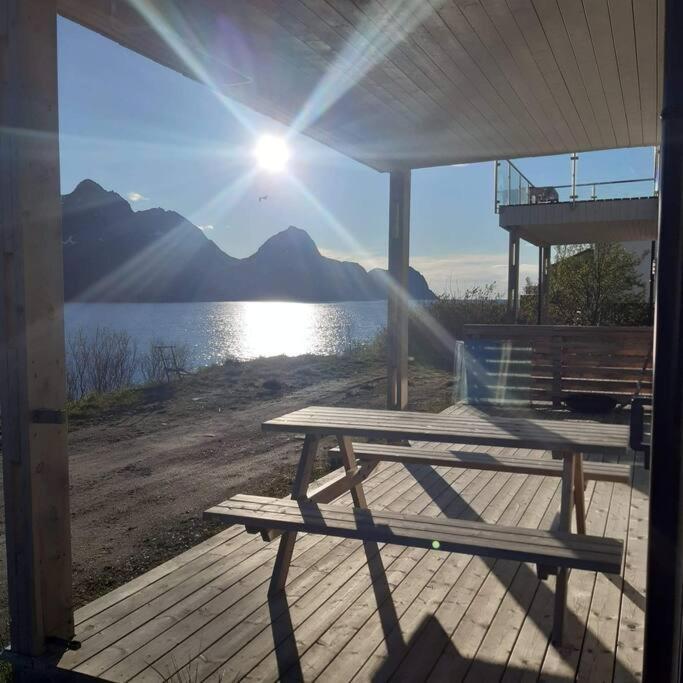 Senja, Husoy I Senja. Leilighet Med Utsikt Over Fjord Og Fjell Tofta Exteriér fotografie