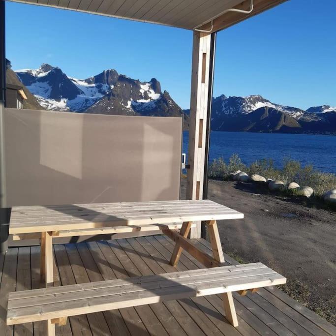 Senja, Husoy I Senja. Leilighet Med Utsikt Over Fjord Og Fjell Tofta Exteriér fotografie