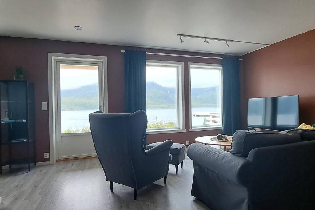 Senja, Husoy I Senja. Leilighet Med Utsikt Over Fjord Og Fjell Tofta Exteriér fotografie