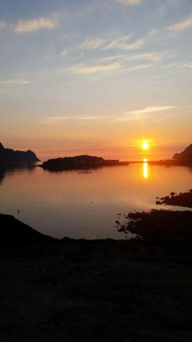 Senja, Husoy I Senja. Leilighet Med Utsikt Over Fjord Og Fjell Tofta Exteriér fotografie
